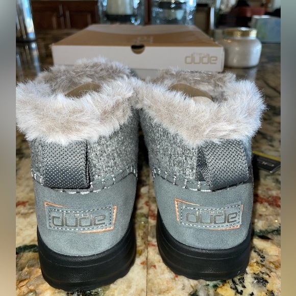 HEY DUDE New Women’s Denny Sleet Shoe Slipper Booties Sherpa Lined 7 Gray Silver - Picture 5 of 7
